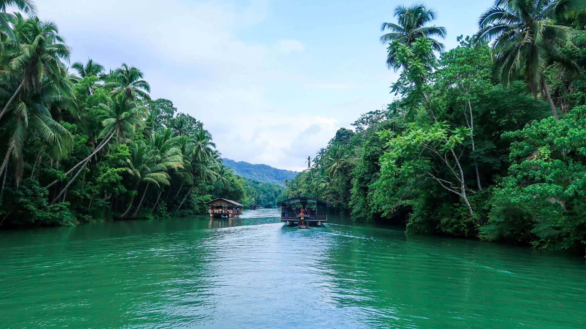 Fluss mit zwei Booten — J.J. s Paradise Home Panglao